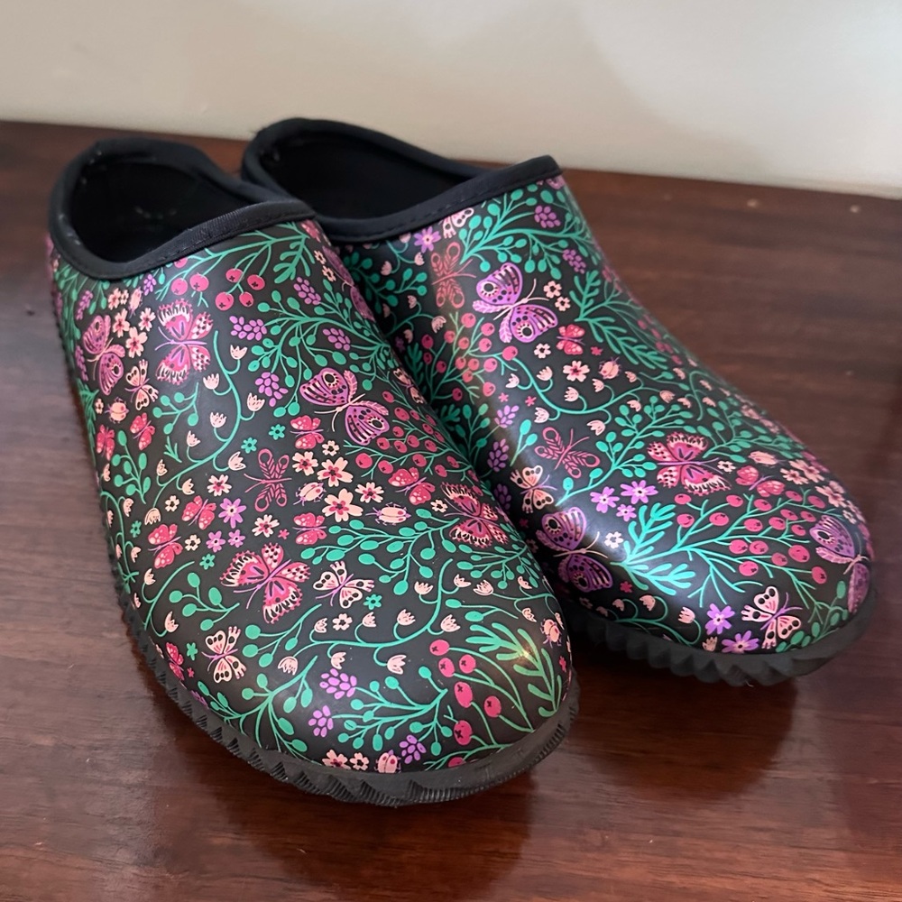 Women’s Black Floral Garden Slip-On Shoes with Pink & Green Accents